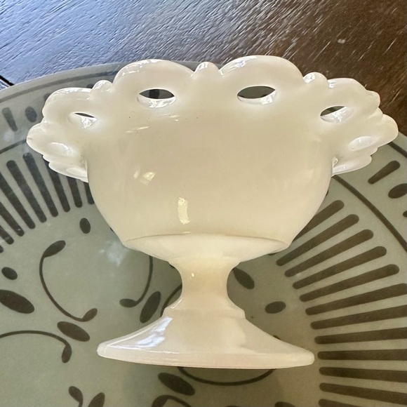 Vintage milk glass footed bowl - Anchor Hocking - Picture 3 of 6